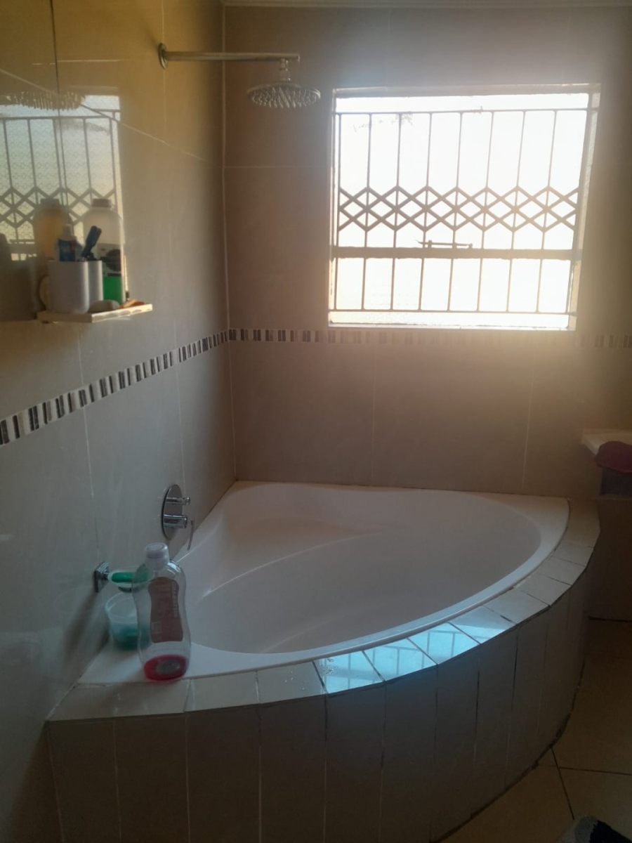 3 Bedroom Property for Sale in Morula View North West